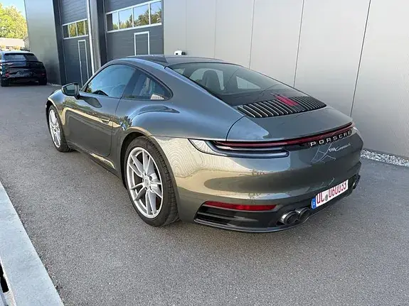 Porsche 911 2020 photo 2