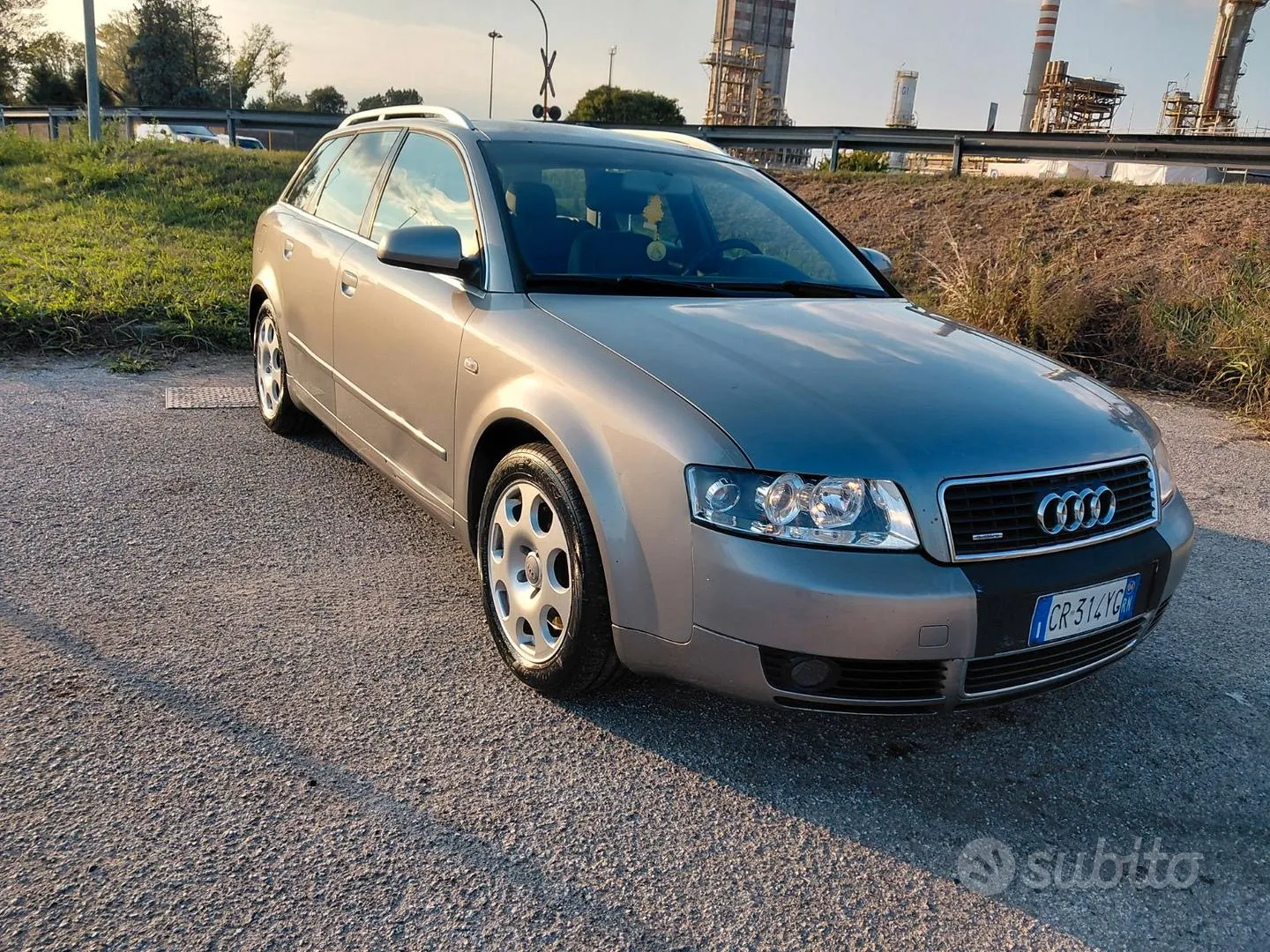 Audi A4 2004 photo 2