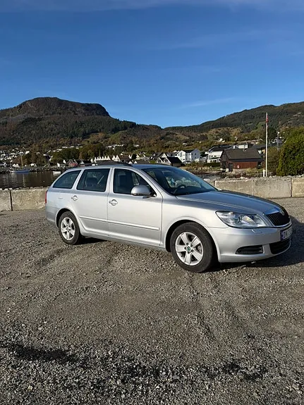 Skoda Octavia 2012 photo 3