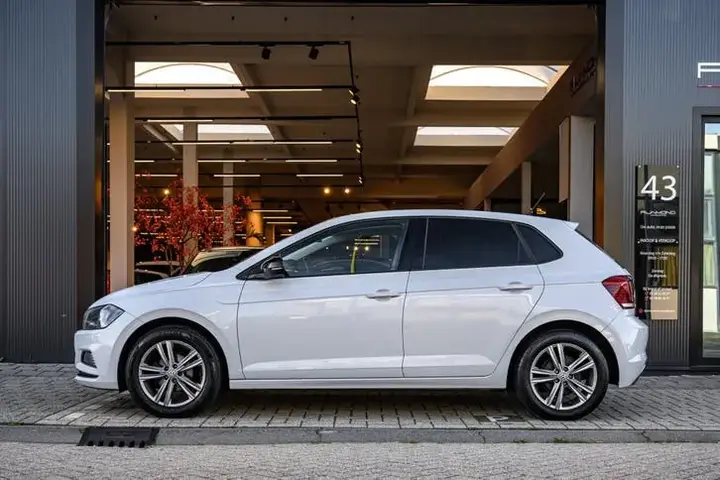 Volkswagen Polo 2018 photo 2