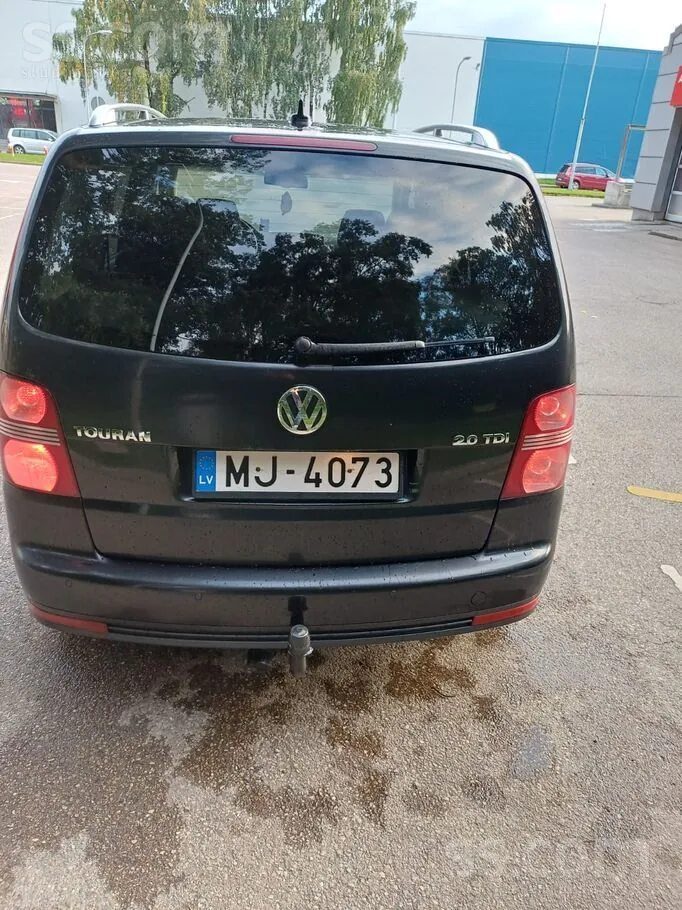 Volkswagen Touran 2010 photo 3