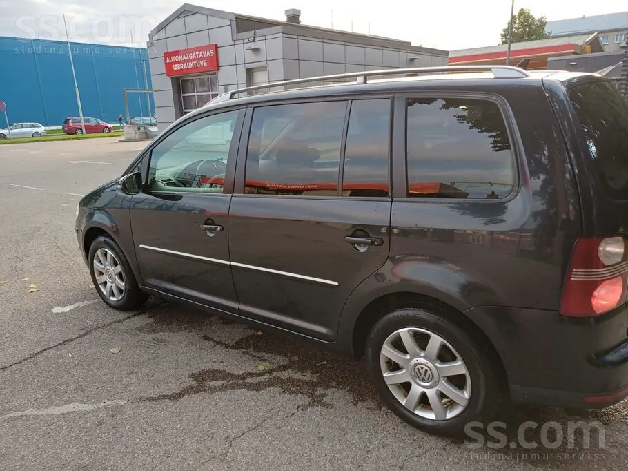 Volkswagen Touran 2010 photo 4
