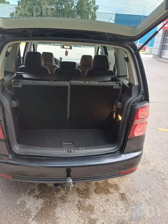 Volkswagen Touran 2010 photo 5
