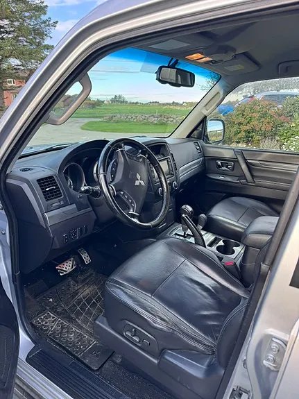 Mitsubishi Pajero 2010 photo 3