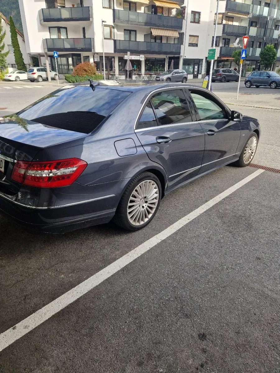 Mercedes-Benz E-Class 2011 photo 2