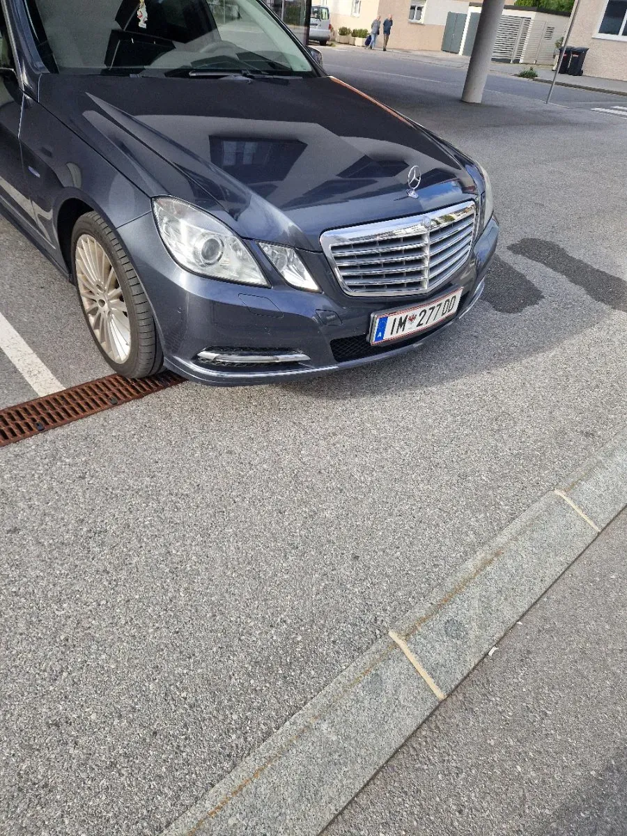 Mercedes-Benz E-Class 2011 photo 3