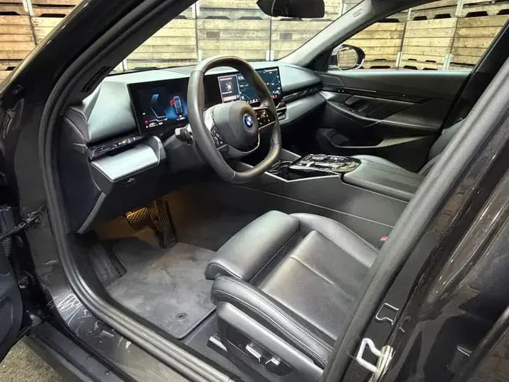 BMW 5 Series 2024 photo 3