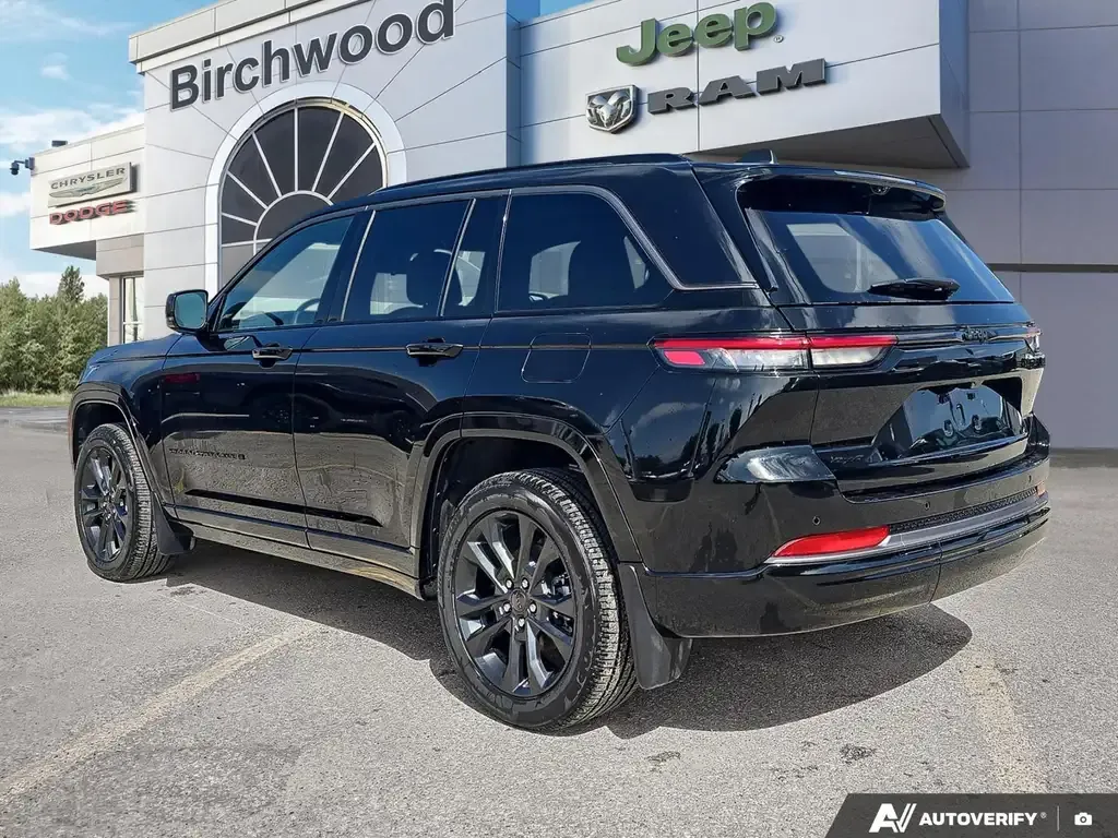 Jeep Grand Cherokee 2026 photo 5