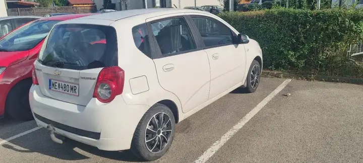 Chevrolet Aveo 2011 photo 3