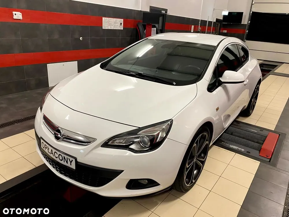 Opel Astra 2012 photo 2