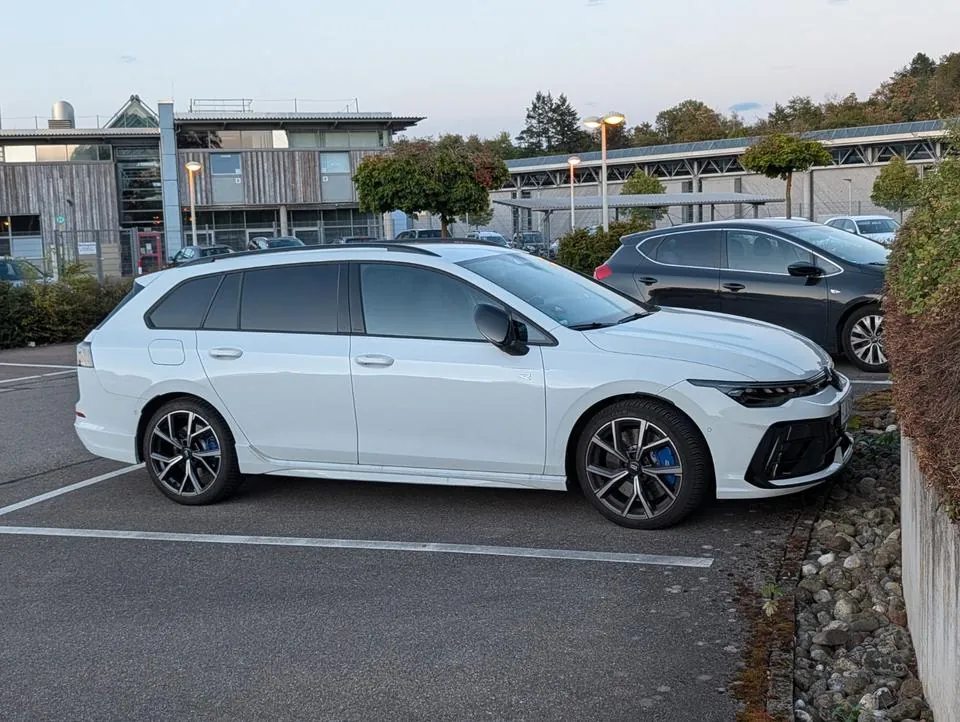 Volkswagen Golf R Variant