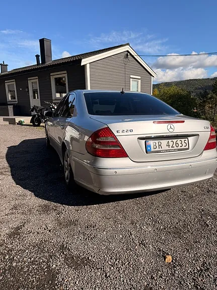 Mercedes-Benz E220 D 2006 photo 4