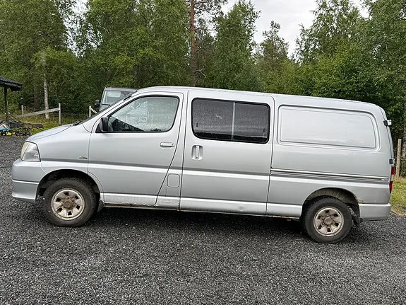 Toyota Hiace 2007 photo 2