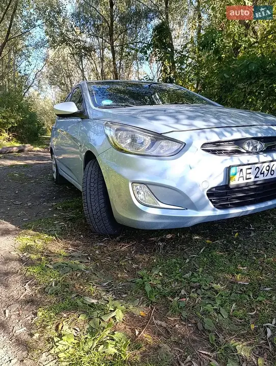 Hyundai Accent 2011 photo 2