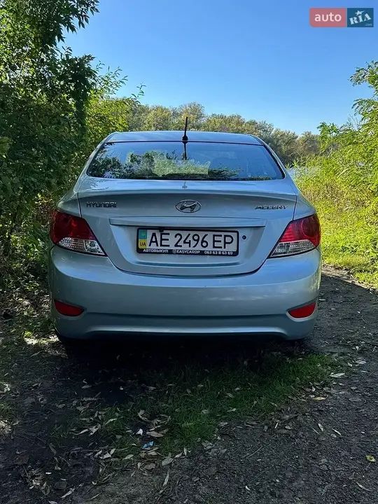 Hyundai Accent 2011 photo 3