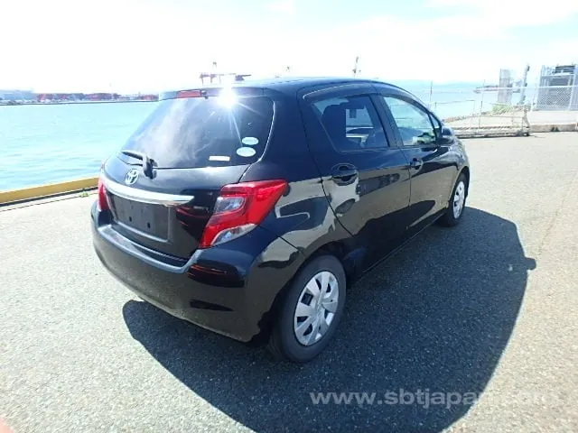 Toyota Vitz F 2015 photo 4