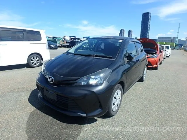 Toyota Vitz F 2015 photo 2