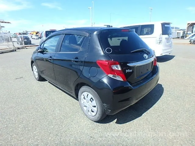 Toyota Vitz F 2015 photo 3