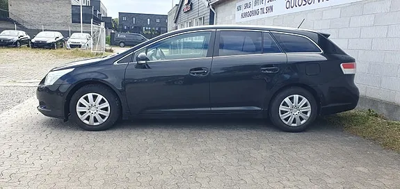 Toyota Avensis 2010 photo 2