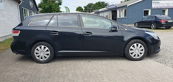Toyota Avensis 2010 photo 4