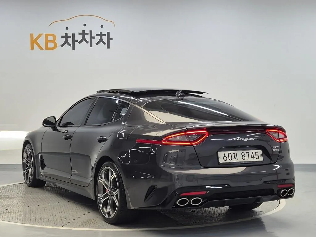 Kia Stinger 2018 photo 2