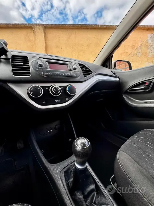 Kia Picanto 2012 photo 2
