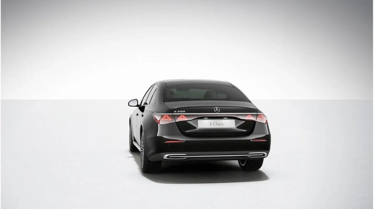 Mercedes-Benz E-Class photo 4