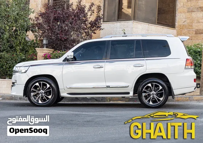 Toyota Land Cruiser 2013 photo 3