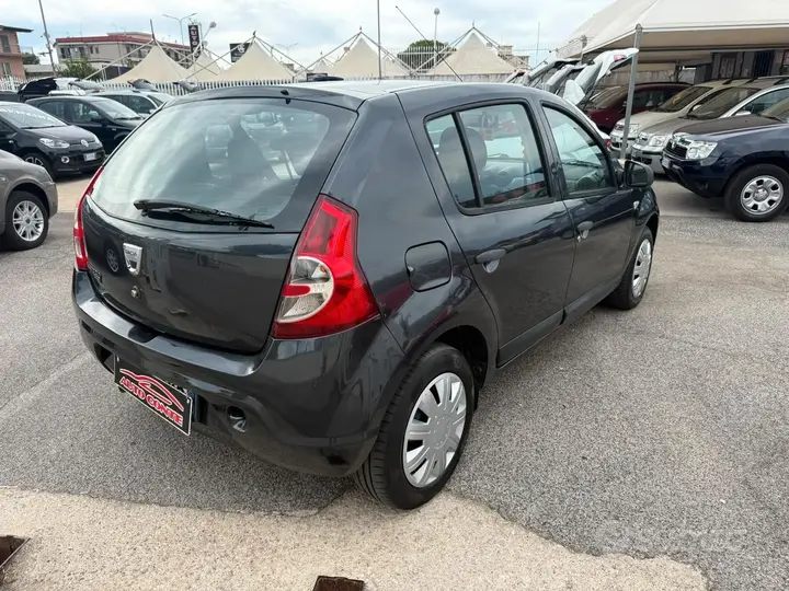 Dacia Sandero 2010 photo 4
