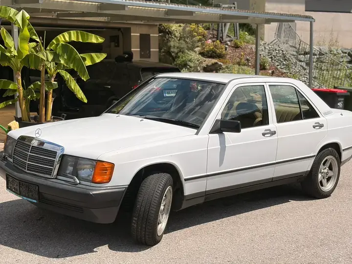 Mercedes-Benz 190 1987 photo 2
