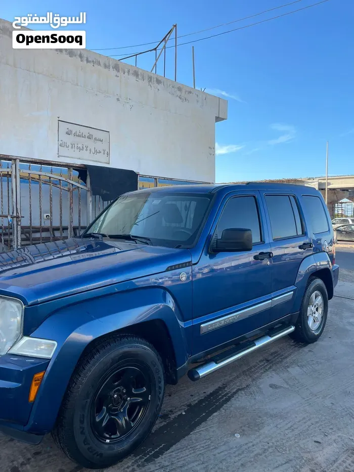 Jeep Liberty 2010 photo 2