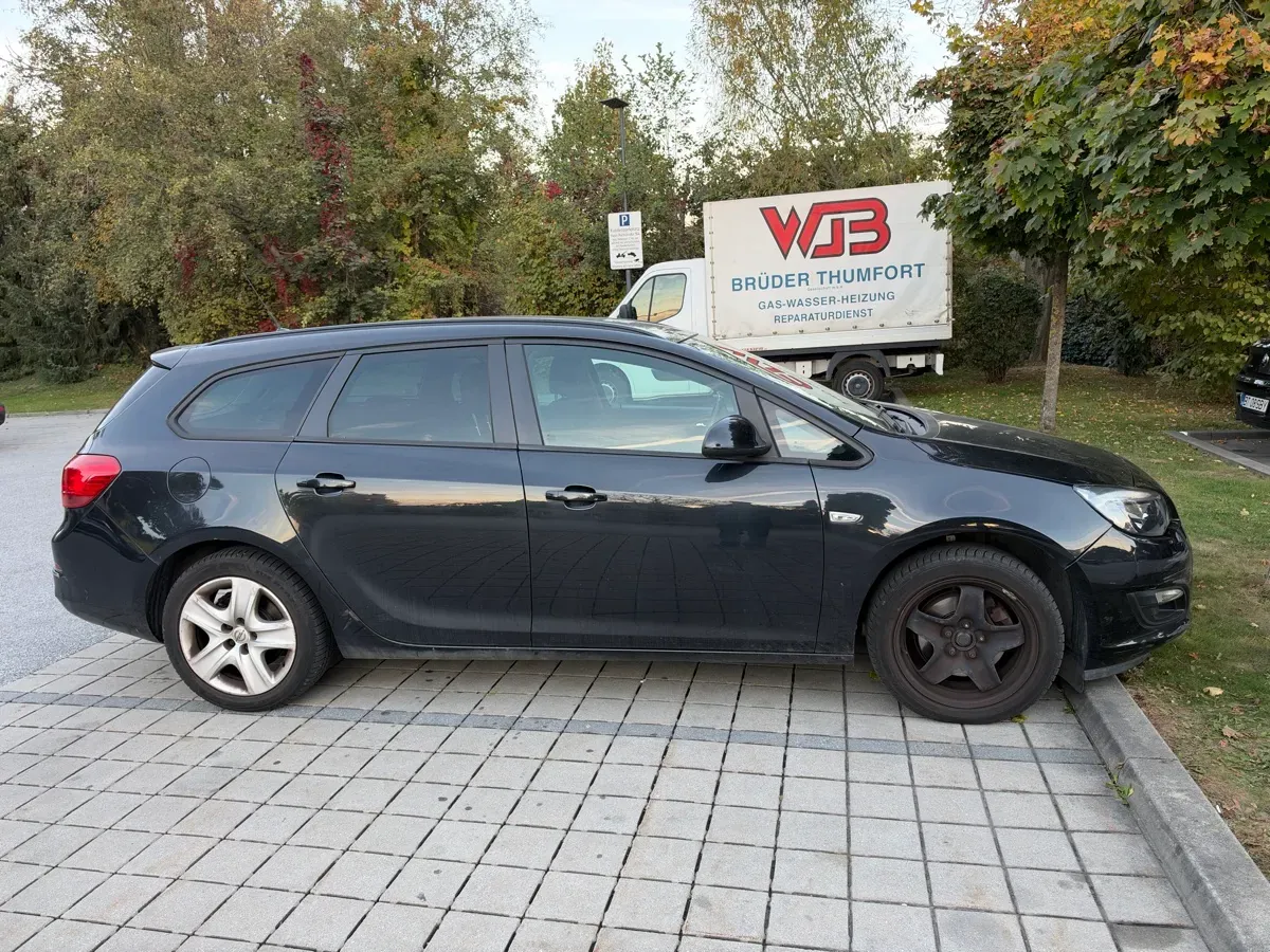 Opel Astra 2013 photo 3