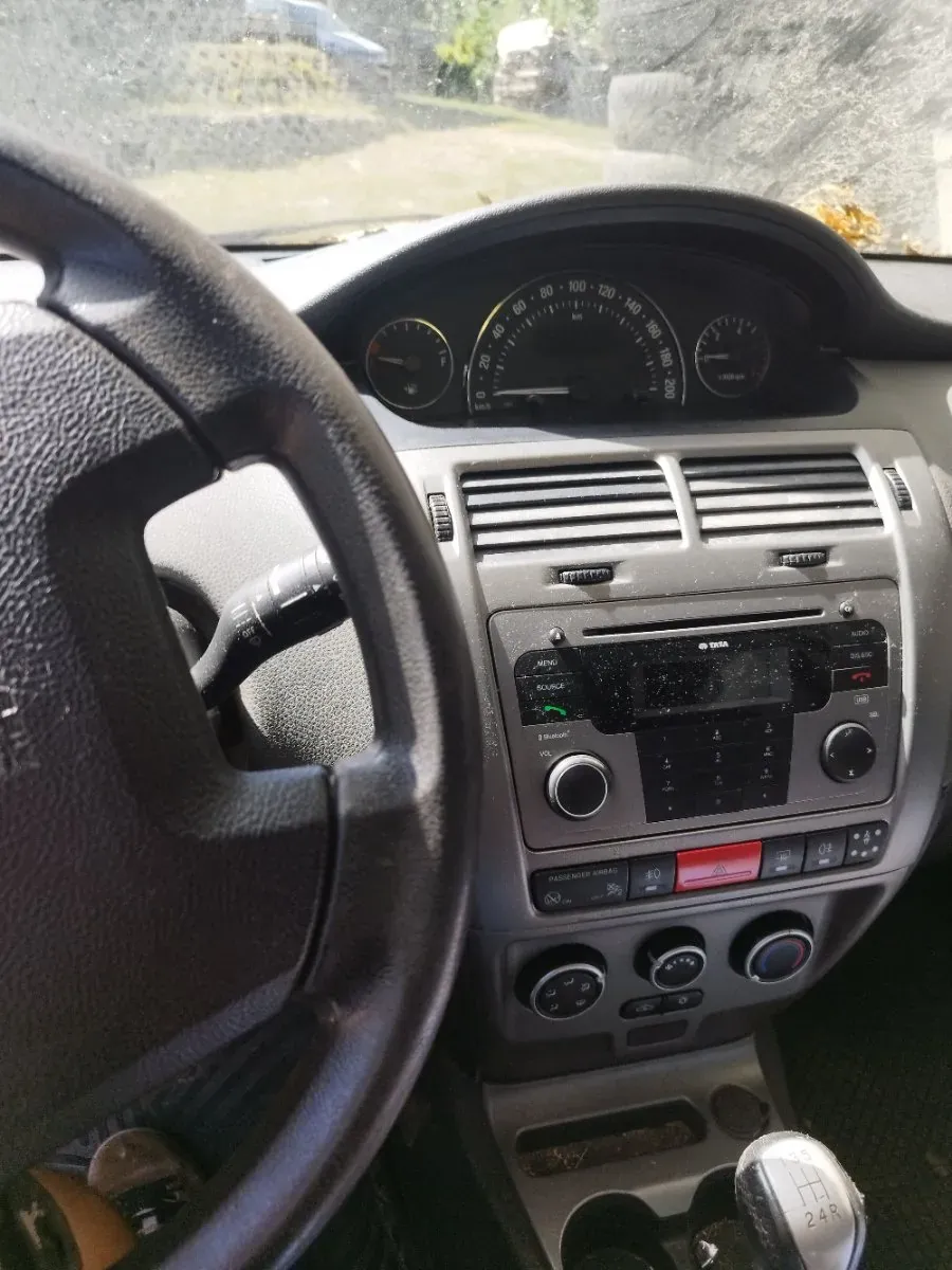 Tata Indica 2013 photo 3
