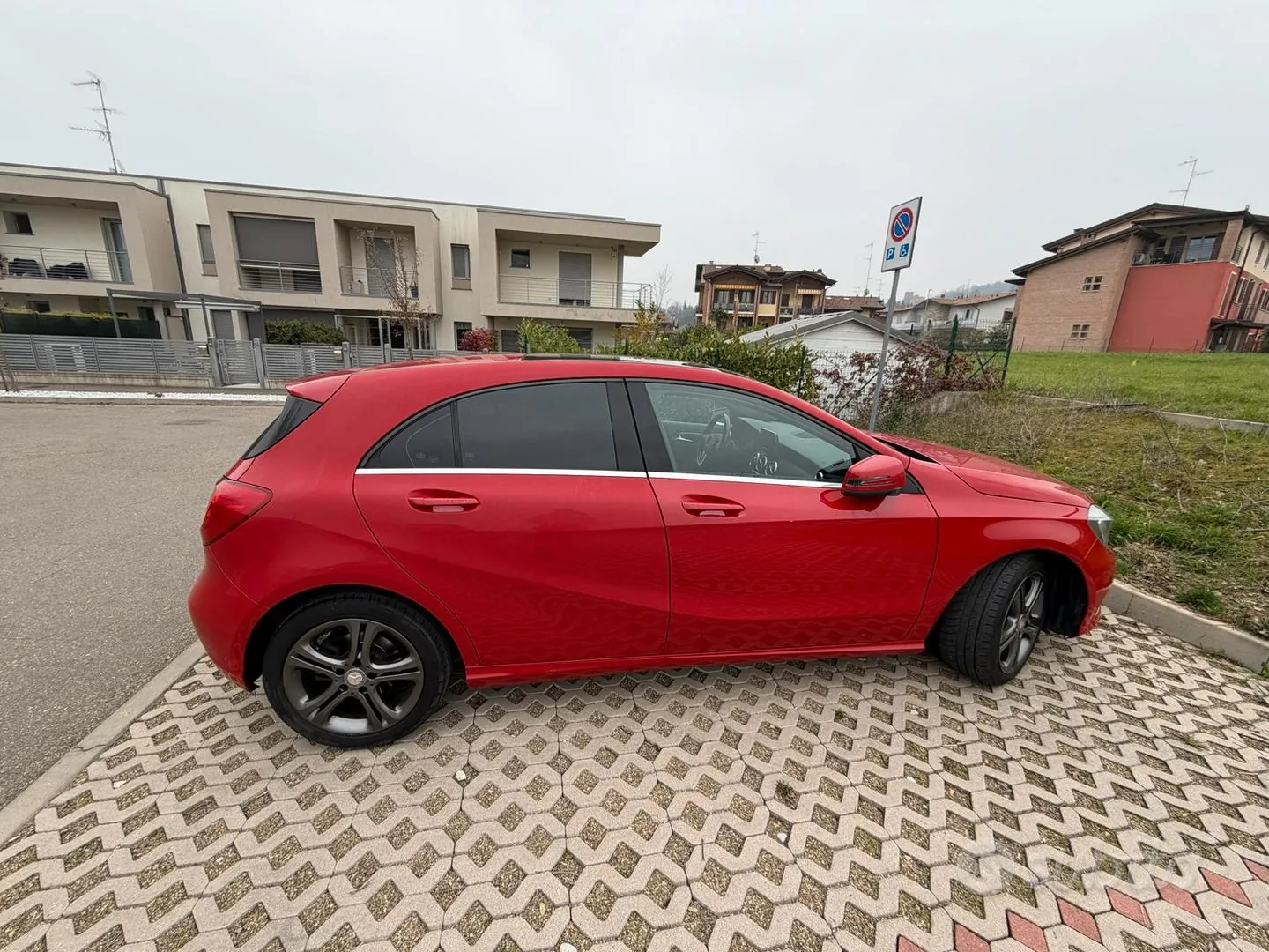 Mercedes-Benz A-Class 2014 photo 2