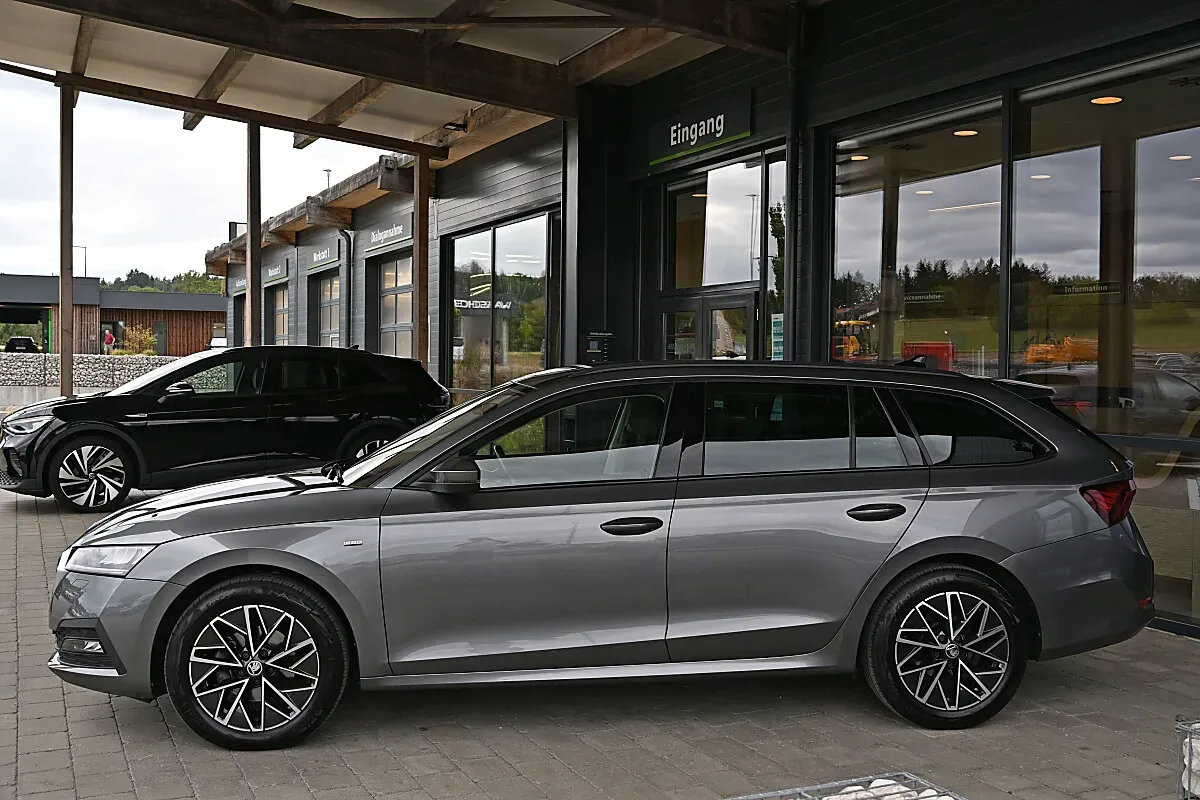Skoda Octavia 2022 photo 2