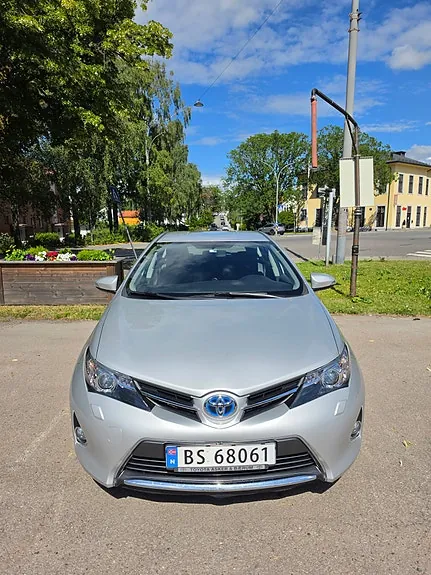 Toyota Auris 2013 photo 2