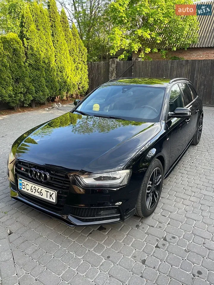 Audi A4 2012 photo 2