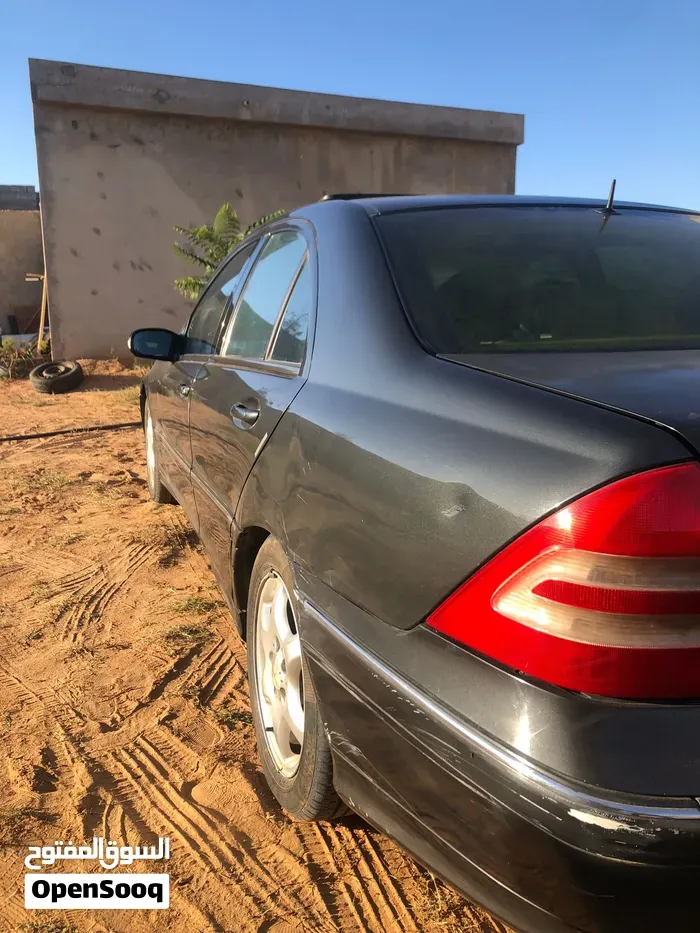 Mercedes-Benz C-Class 2004 photo 2