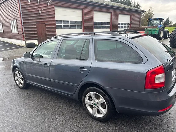 Skoda Octavia 2011 photo 4
