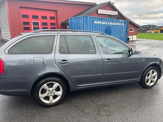 Skoda Octavia 2011 photo 2
