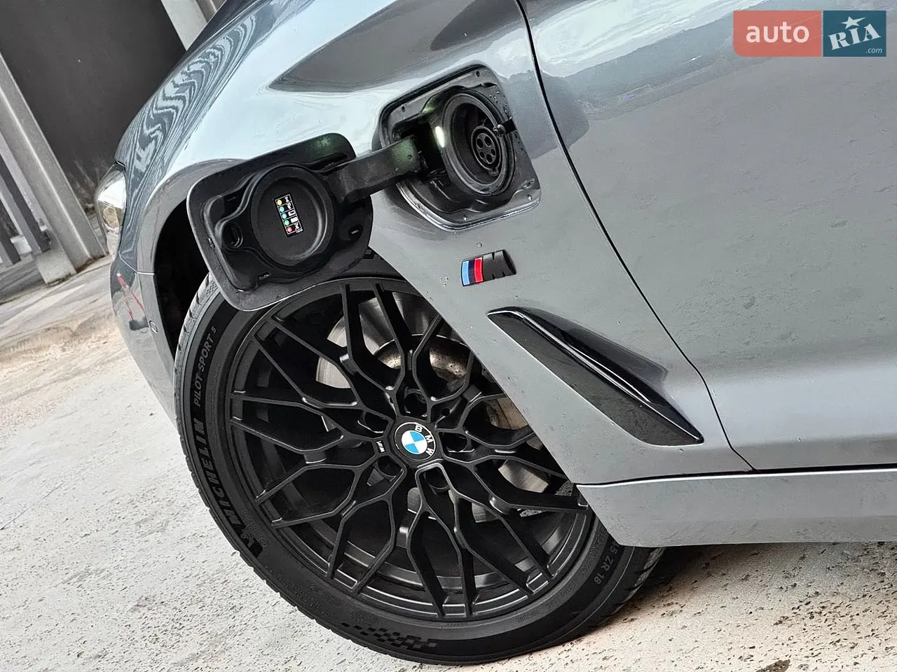 BMW 5 Series 2019 photo 3