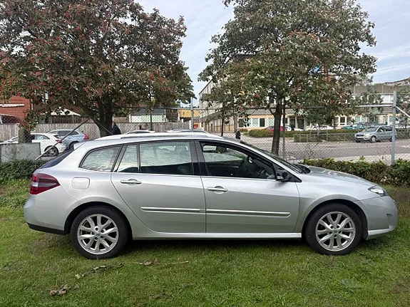 Renault Laguna 2011 photo 3