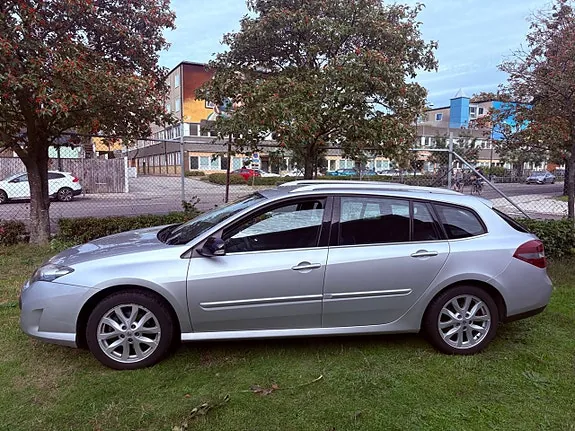 Renault Laguna 2011 photo 4