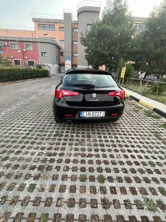 Alfa Romeo Giulietta 2011 photo 4