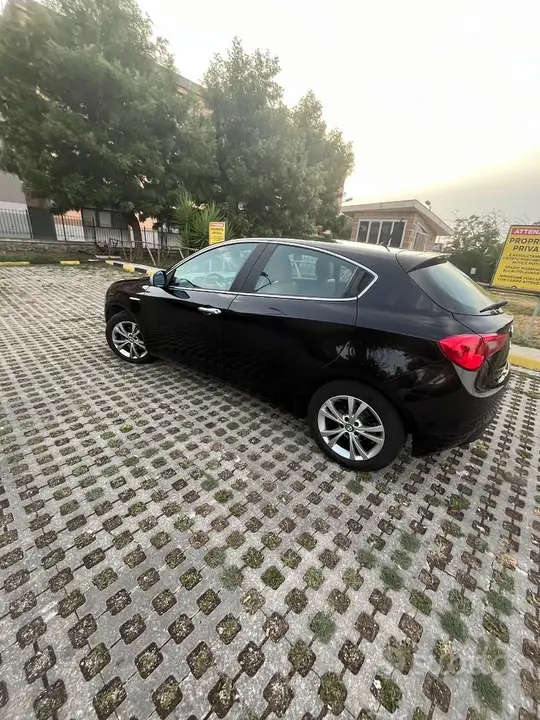 Alfa Romeo Giulietta 2011 photo 3