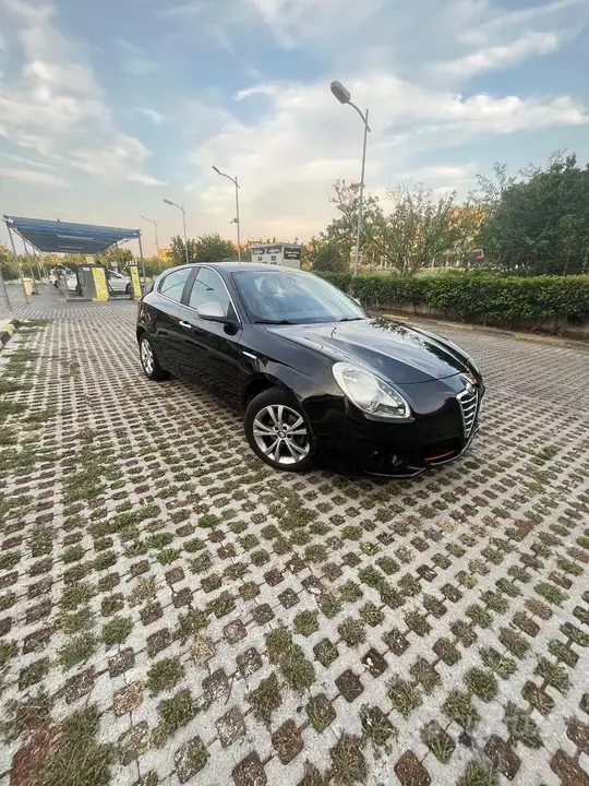 Alfa Romeo Giulietta 2011 photo 2