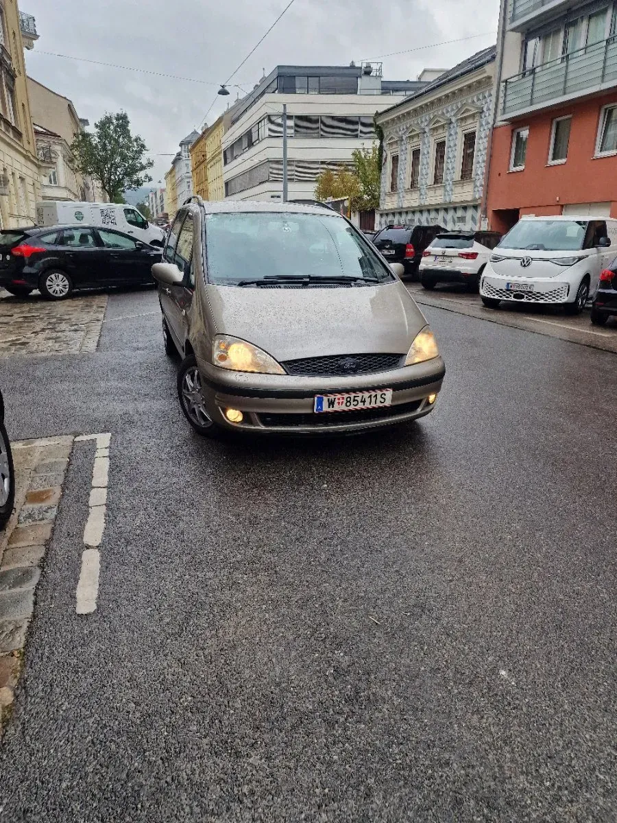 Ford Galaxy 2002 photo 2