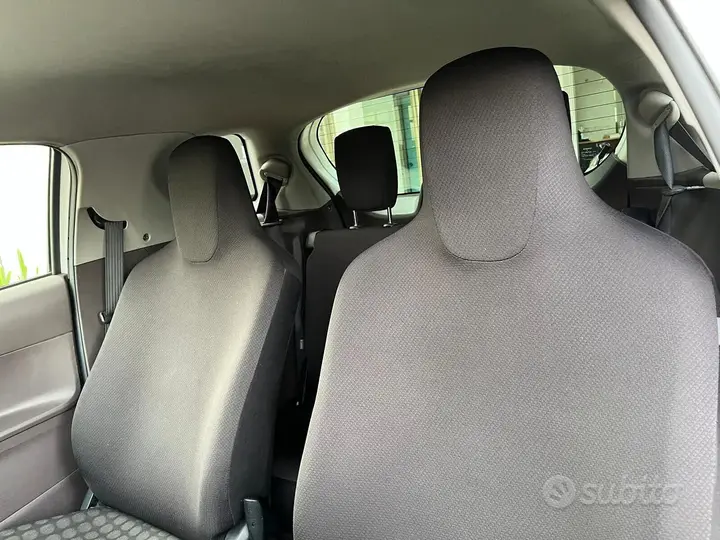 Toyota Iq 2009 photo 2