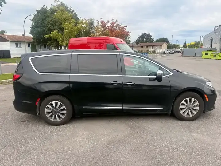 Chrysler Pacifica 2023 photo 5