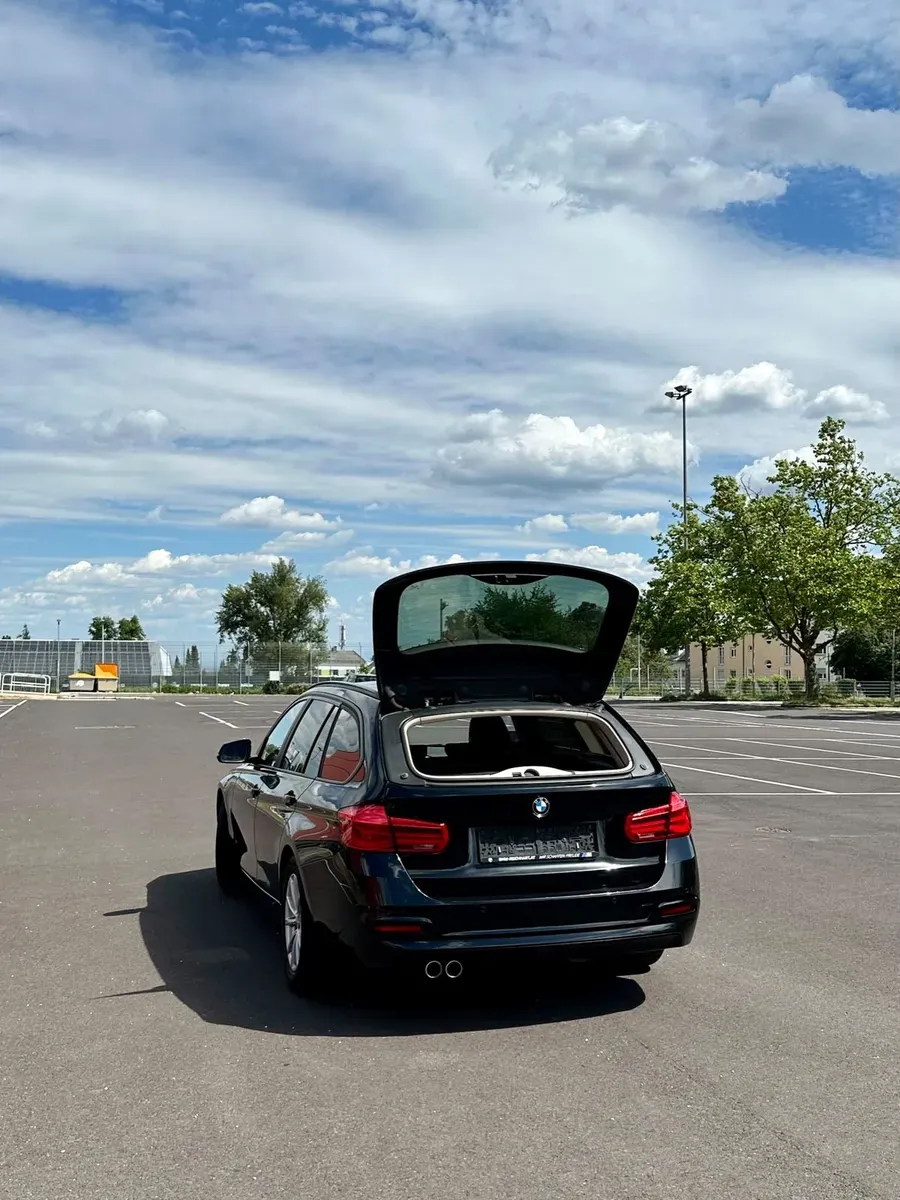 BMW 3 Series 2018 photo 3